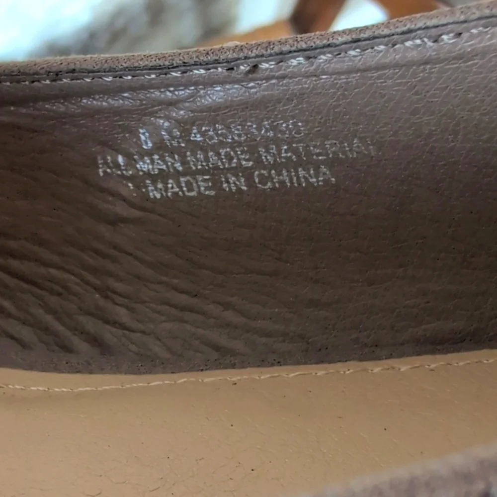 C'est 1946 Taupe Gray Suede Flats Sz 8, Rhinestone Elephant Accents, Like New - Picture 6 of 8